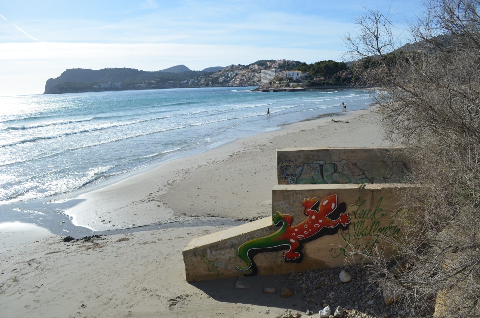 Strand in Paguera mit Spraykunst